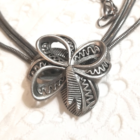 OSCAR DE LA RENTA VTG Bow Motif Necklace - Picture 3 of 7